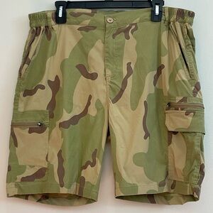 T:  Men's Camouflage Cargo Shorts size 36 Nylon Spandex Pockets